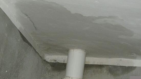墻面滲水有什么辦法修復(fù)？屋頂防水施工的時(shí)候這些要留意
