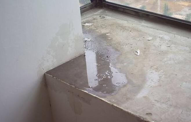 金屬屋面檐口滲水應(yīng)該怎么解決？家用防水涂料這幾點一定要注意
